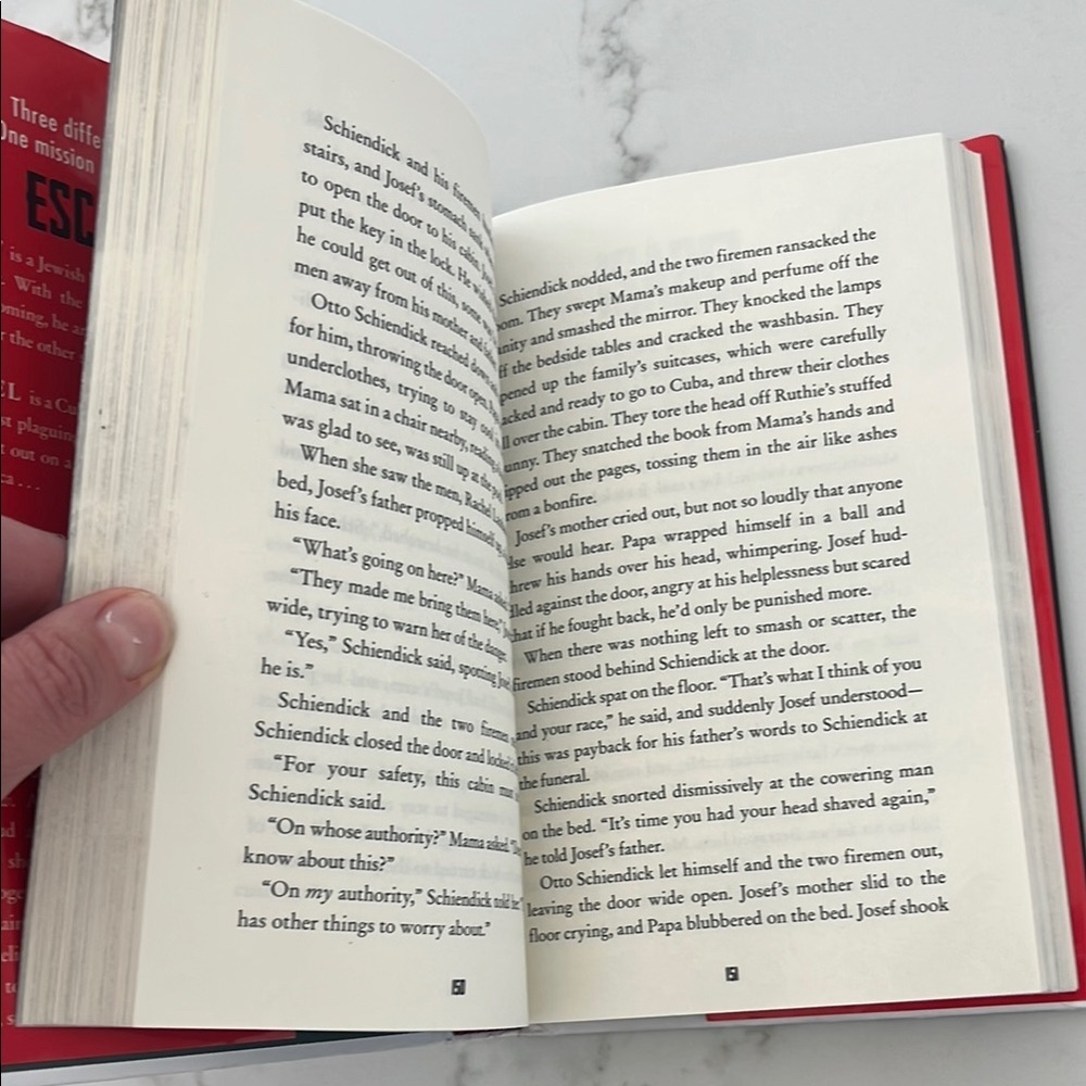Refugee by Alan Gratz Hardcover Book - Picture 3 of 6